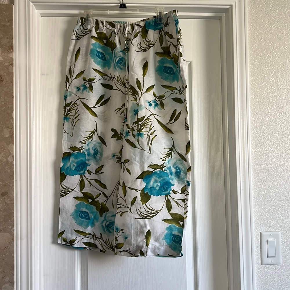 White Floral Capri